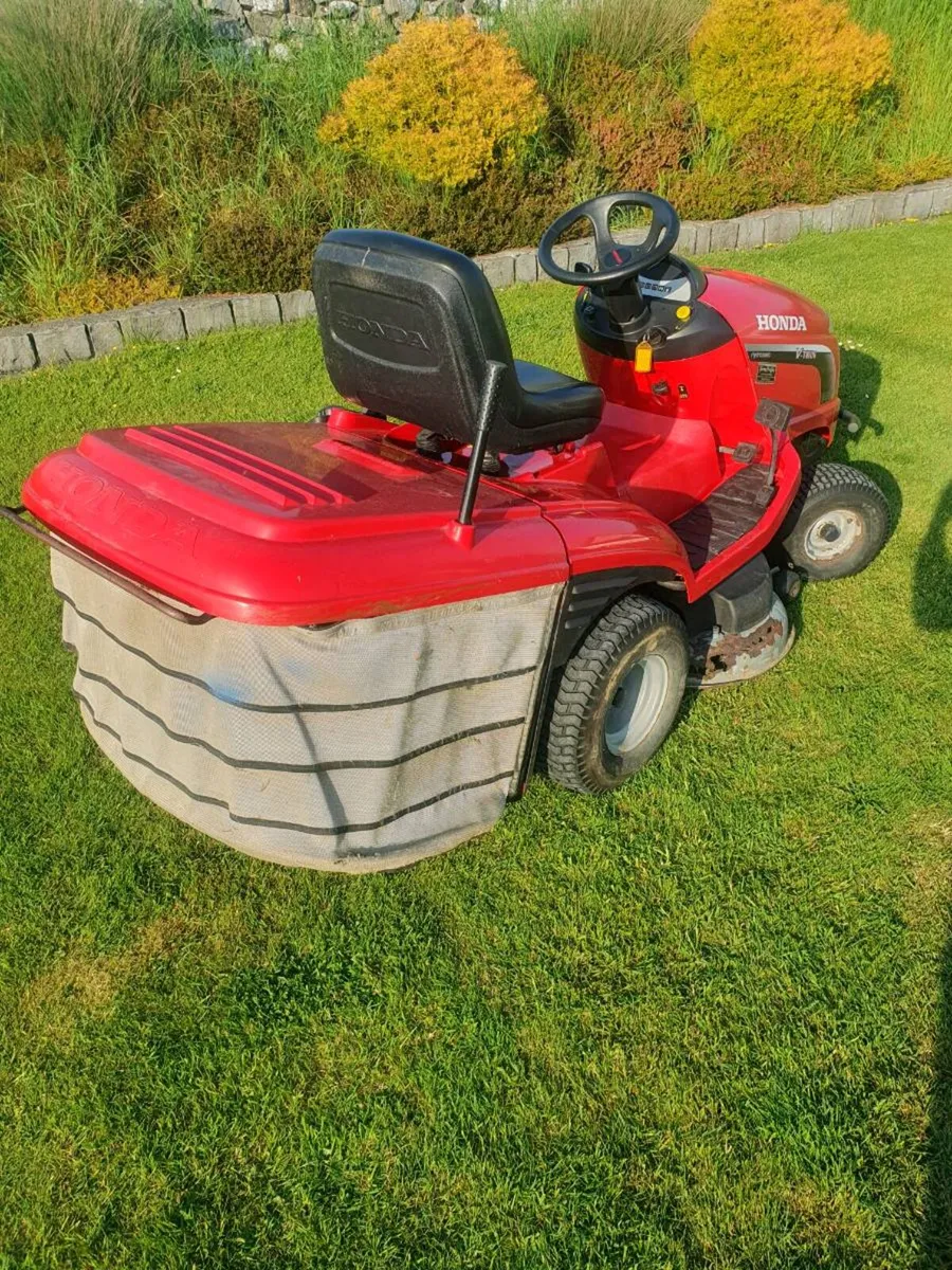 Honda 2417 ride on lawnmower - Image 3