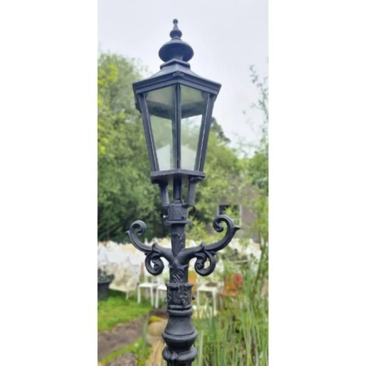 Avenue Light with Brackets Cast Iron 8ft 8in CH R - Image 1