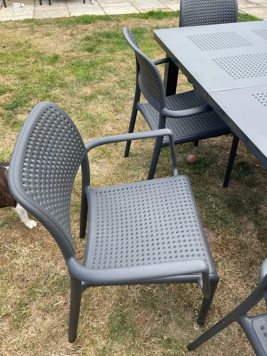 Nardi garden table and chairs - Image 2