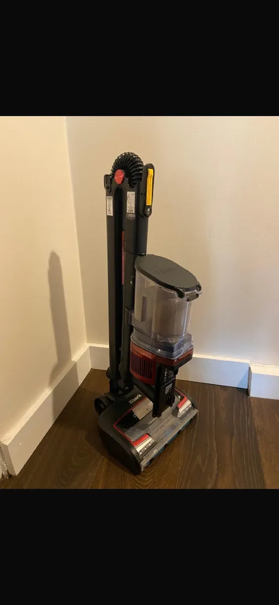 Shark Anti Hair Wrap Cordless Vacuum with PowerFin - Image 3
