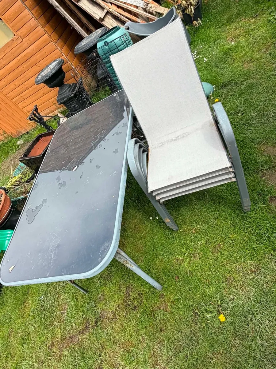 Garden table + 6 chairs - Image 1