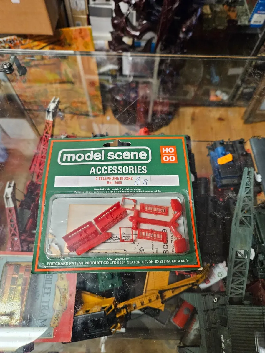 Hornby Model Scene OO Gauge Telephone Boxs