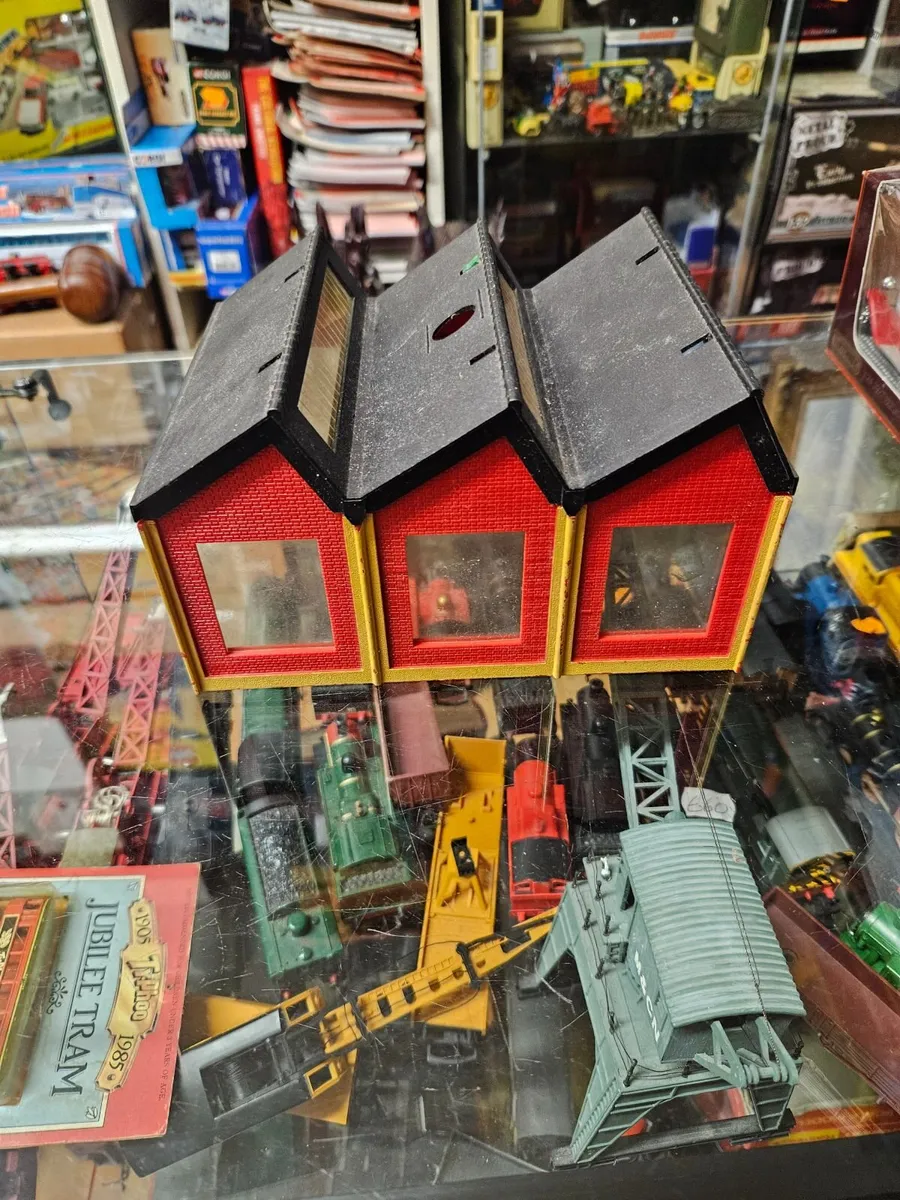 Hornby OO Gauge Engine Shed - Image 3