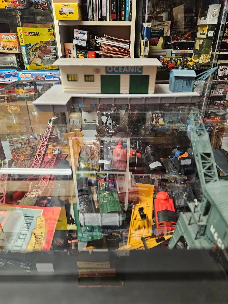 Hornby OO Gauge Goods Shed - Image 1