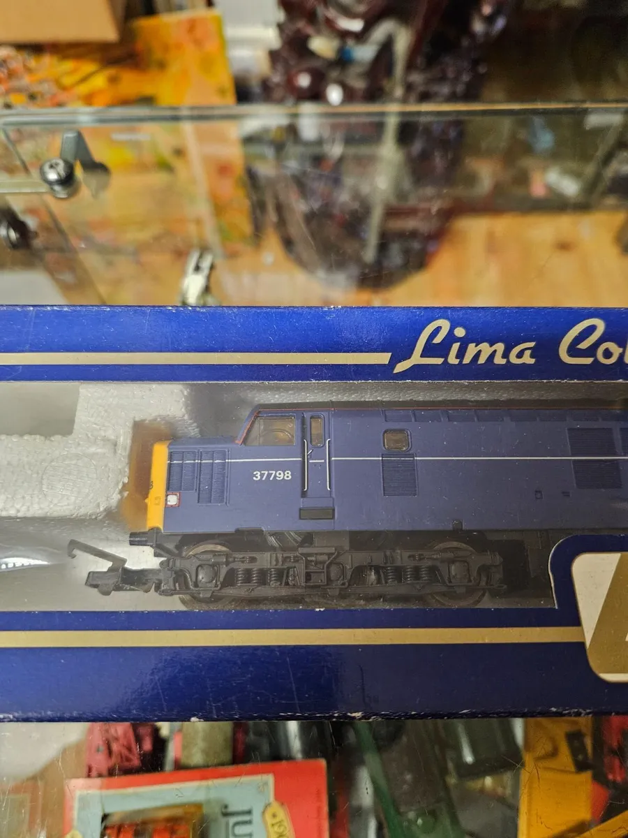 Hornby Lima OO Gauge Class 37 Engine - Image 2