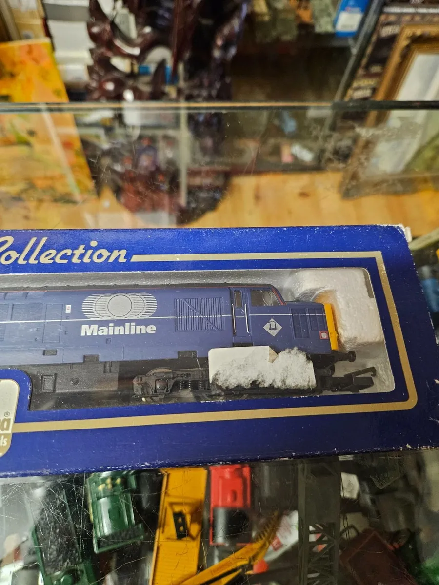 Hornby Lima OO Gauge Class 37 Engine - Image 3