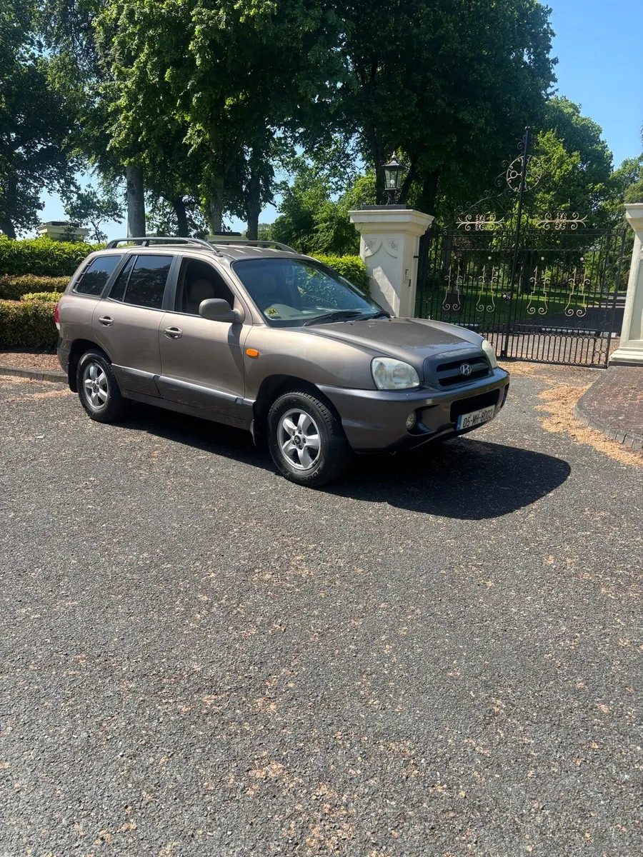 2005 Hyundai Santa Fe - Image 1
