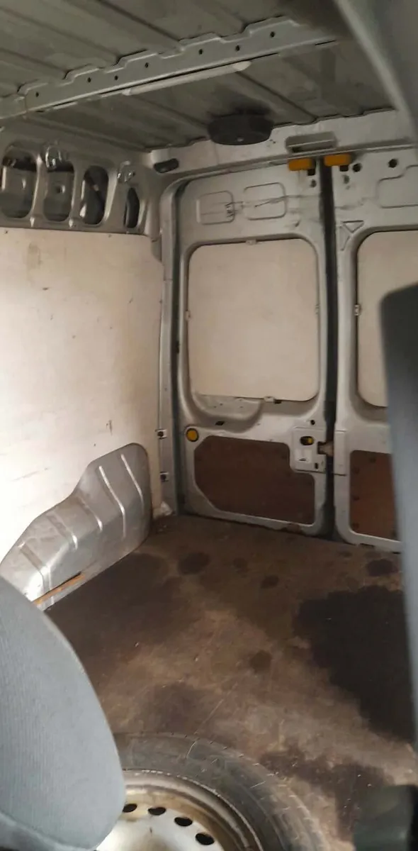 Van - Image 4