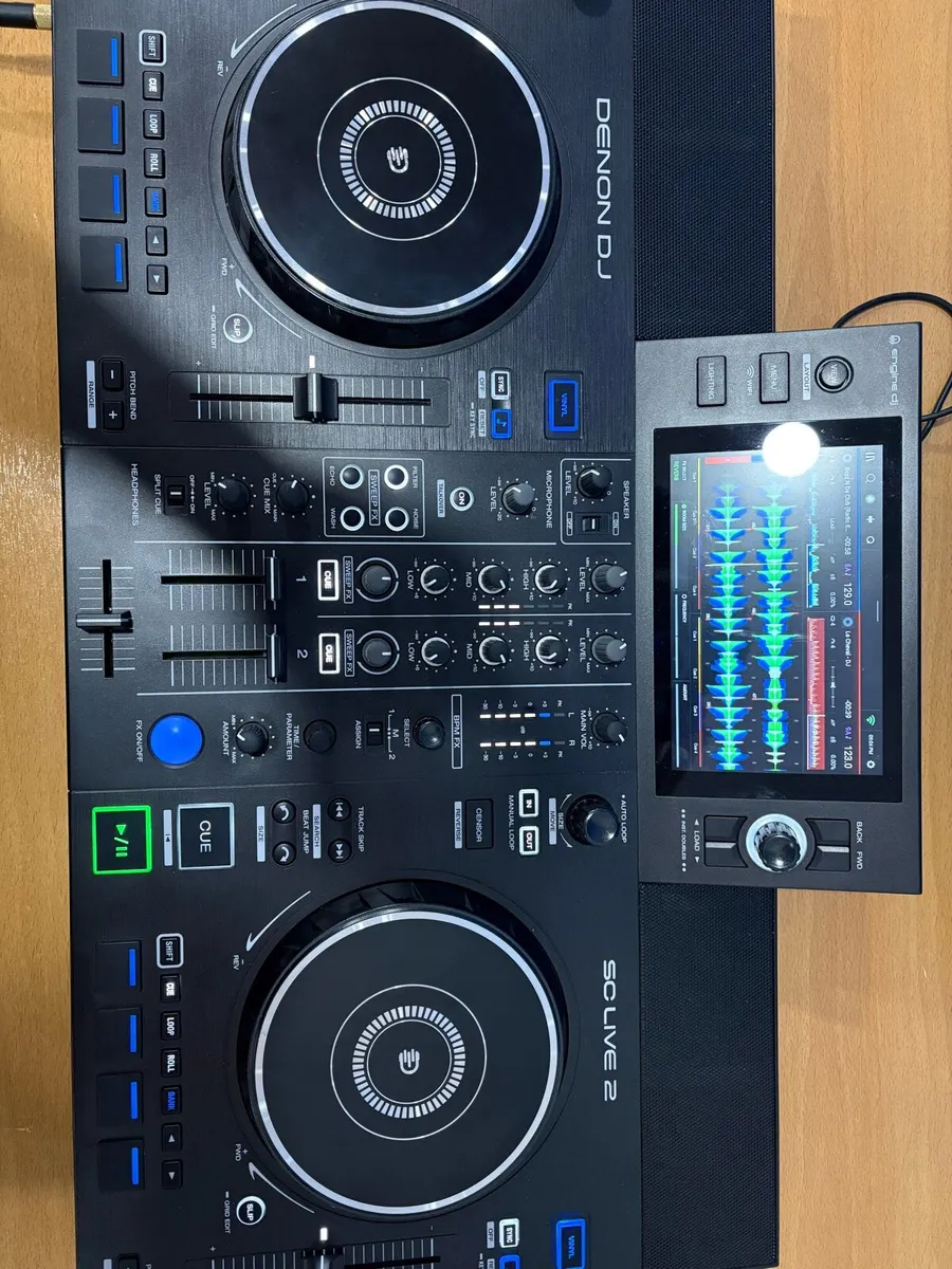 Denon dj decks sc live 2 including flight case - Image 1
