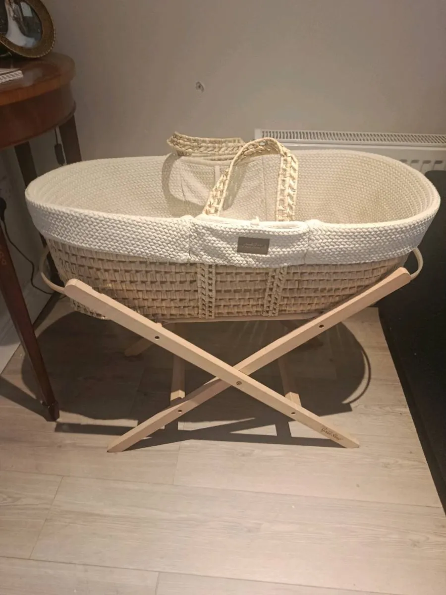 Little Green Sheep Moses basket - Image 1