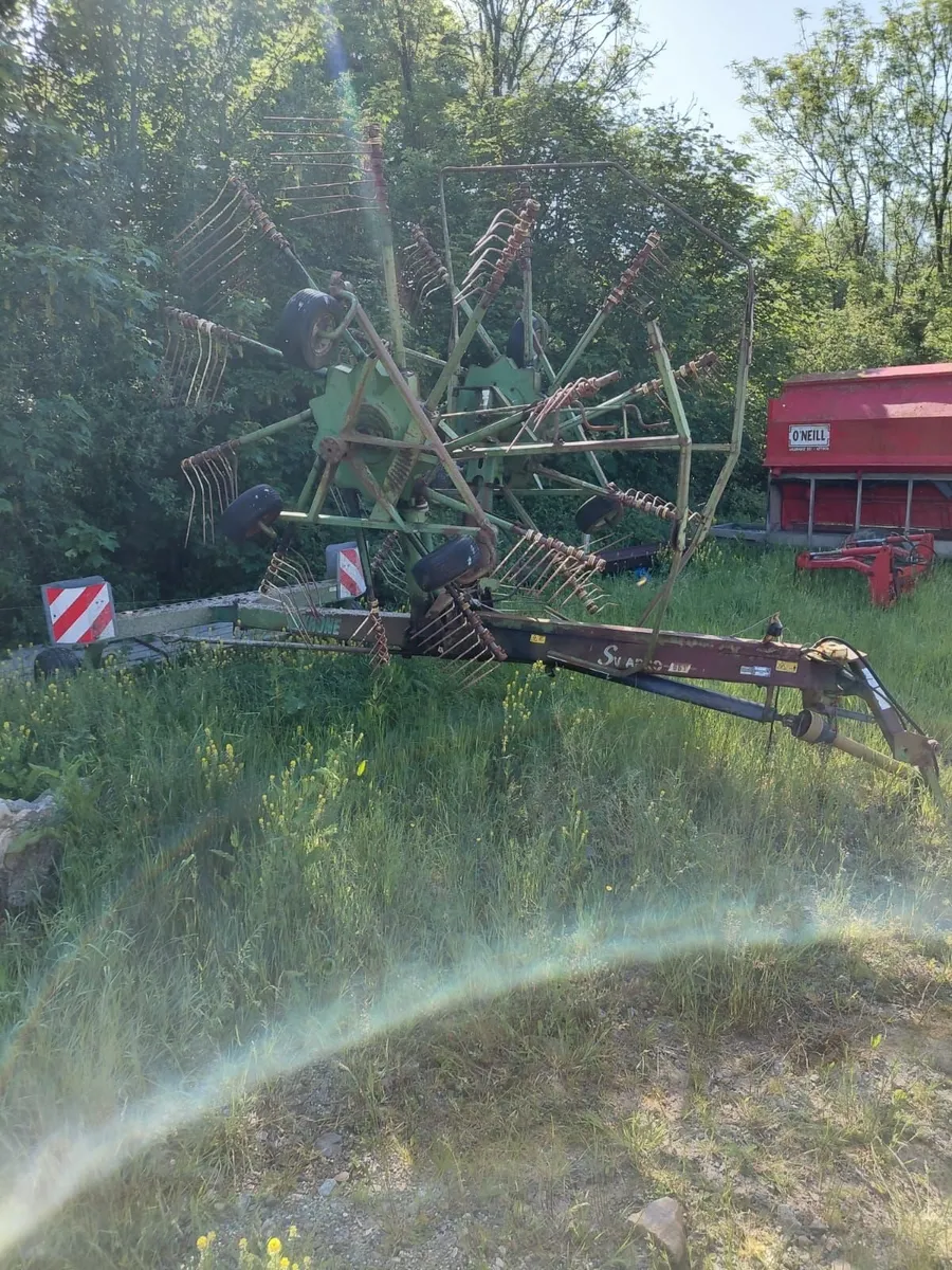 Krone swarto 651 rake