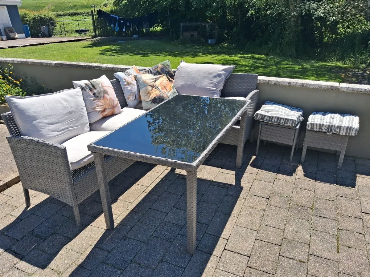 Garden furniture - Image 1
