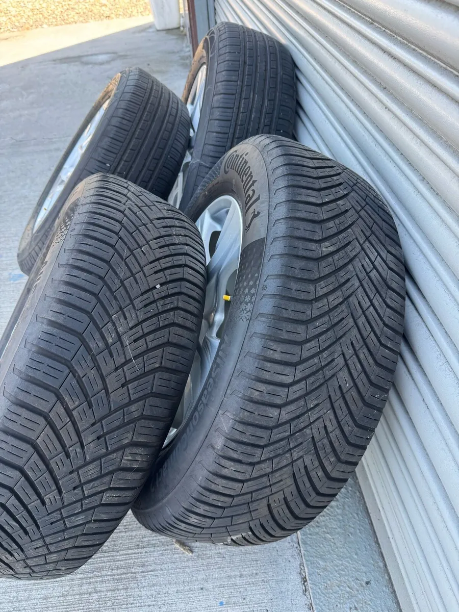 Toyota rav4 alloy wheels - Image 3