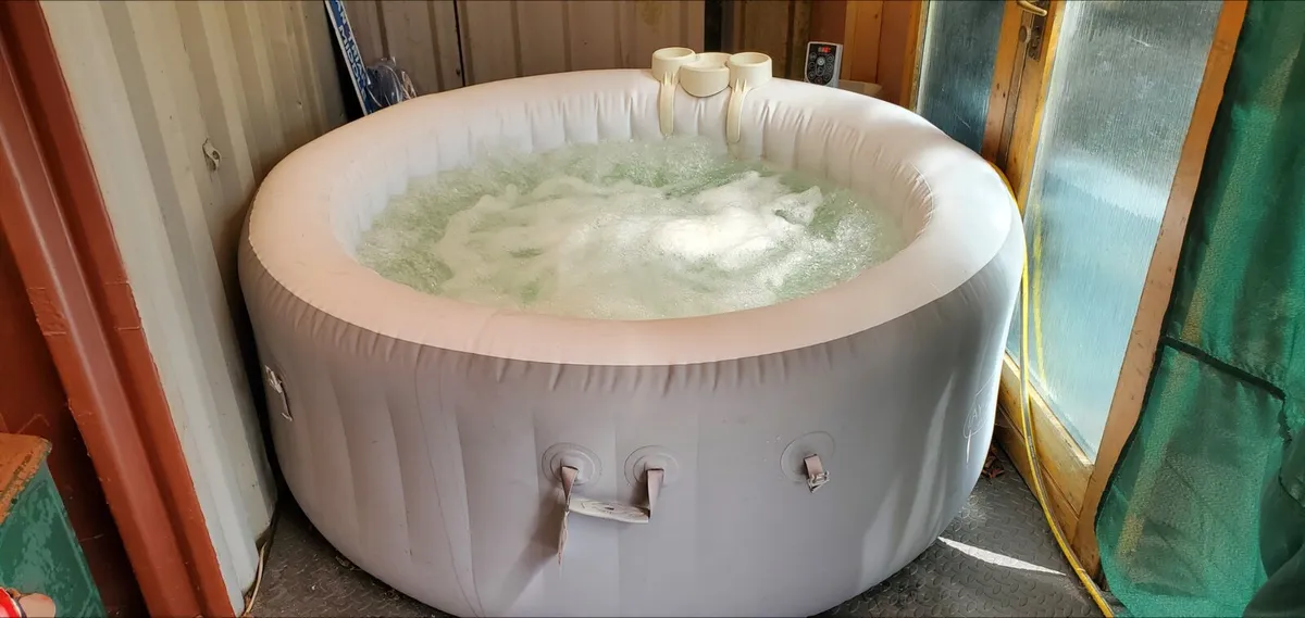 Jacuzzi - Image 1