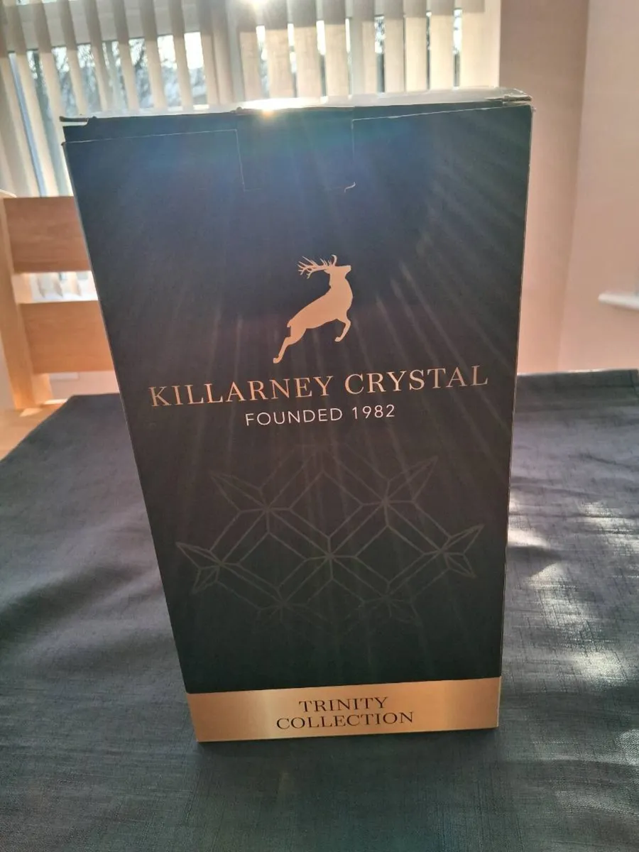 Killarney Crystal Trinity Vase - Image 2