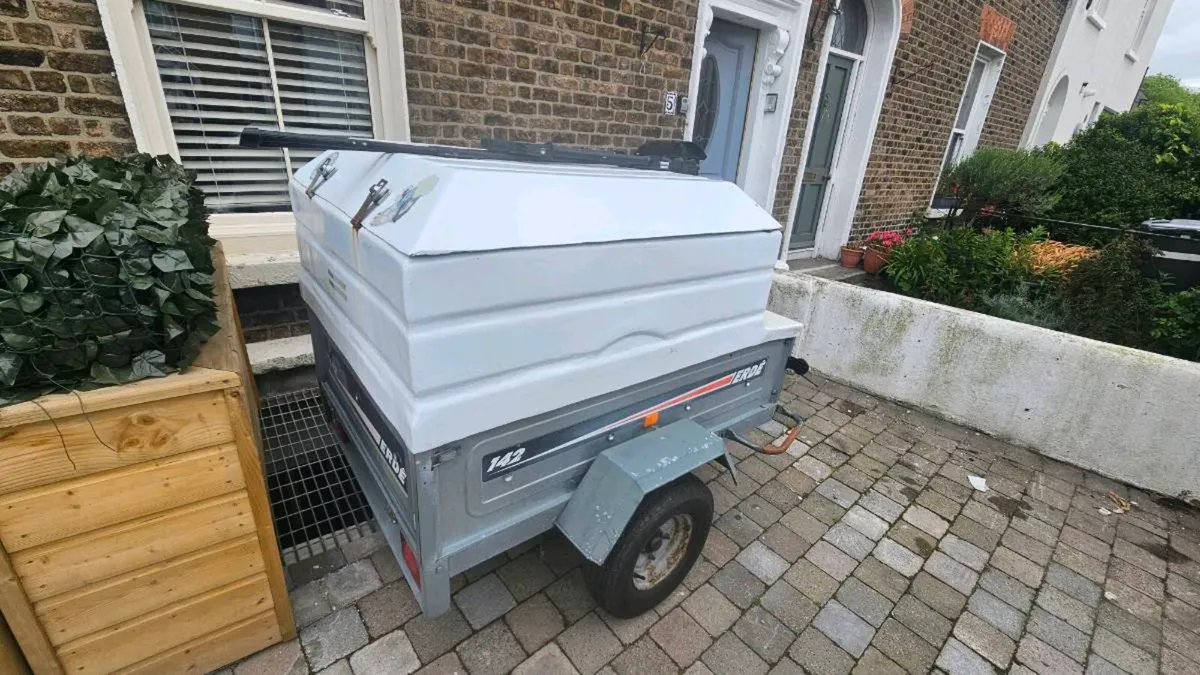 Camping trailer - Image 1