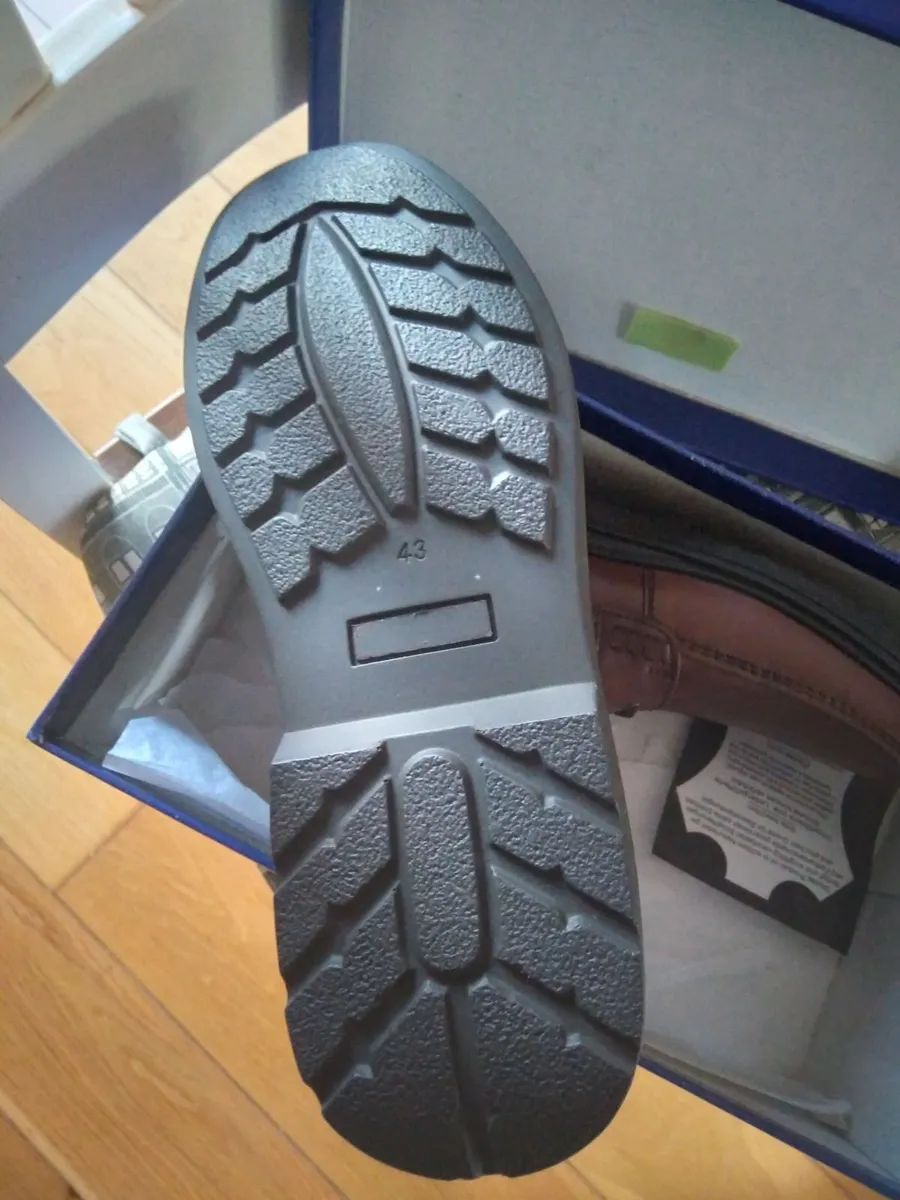 Mens Shoes Brand New - Image 4