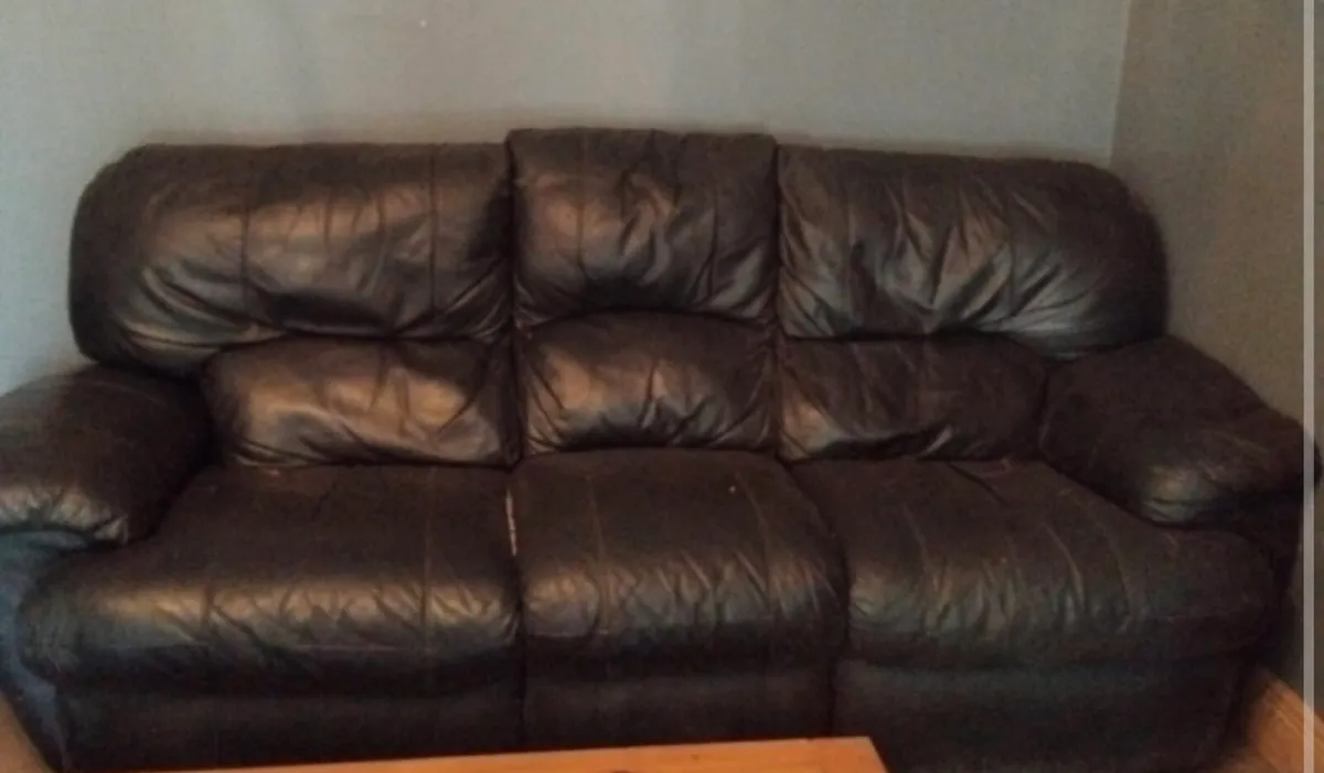 Free 2 and 3 leather recliner seater couch - Image 1