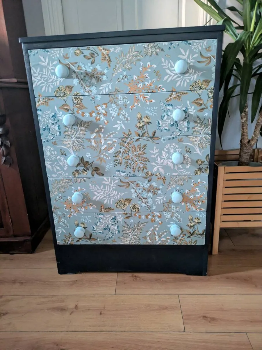 Chest of drawers - Image 1