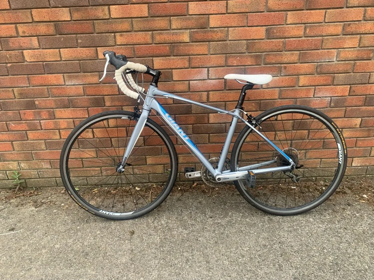 29 Inch Giant Avail 5 racer bike - Image 2