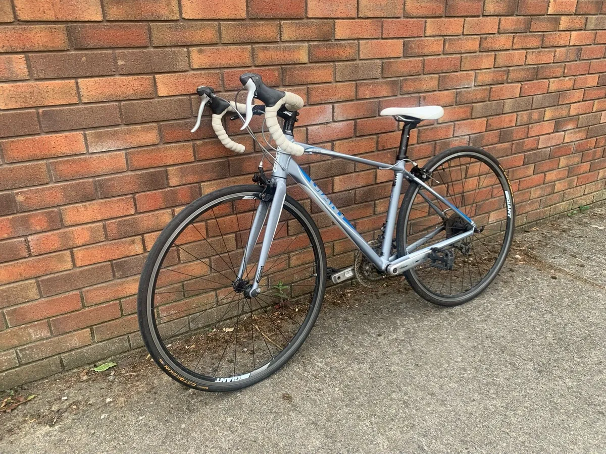 29 Inch Giant Avail 5 racer bike - Image 1