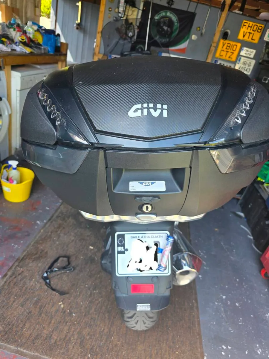 Givi top box - Image 1