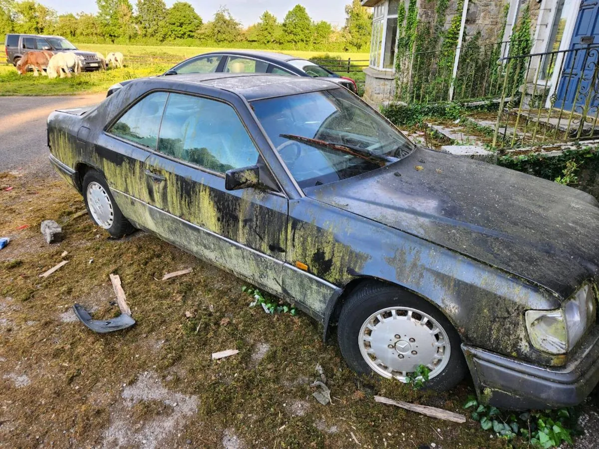 Selection of vintage Mercedes - Image 4