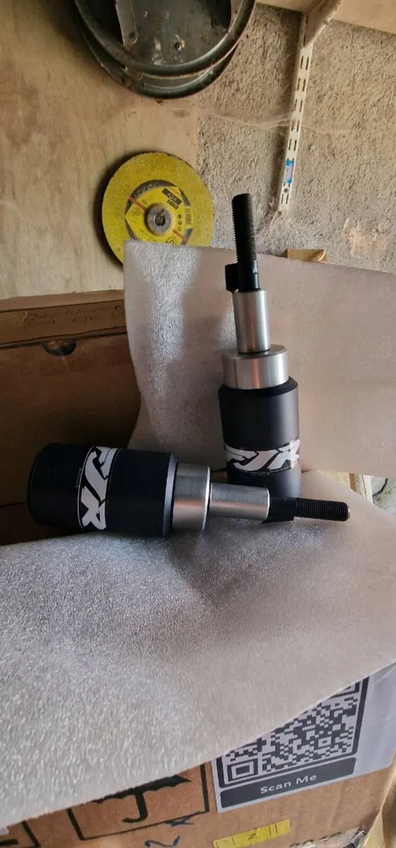 FJR parts 2009 - Image 3