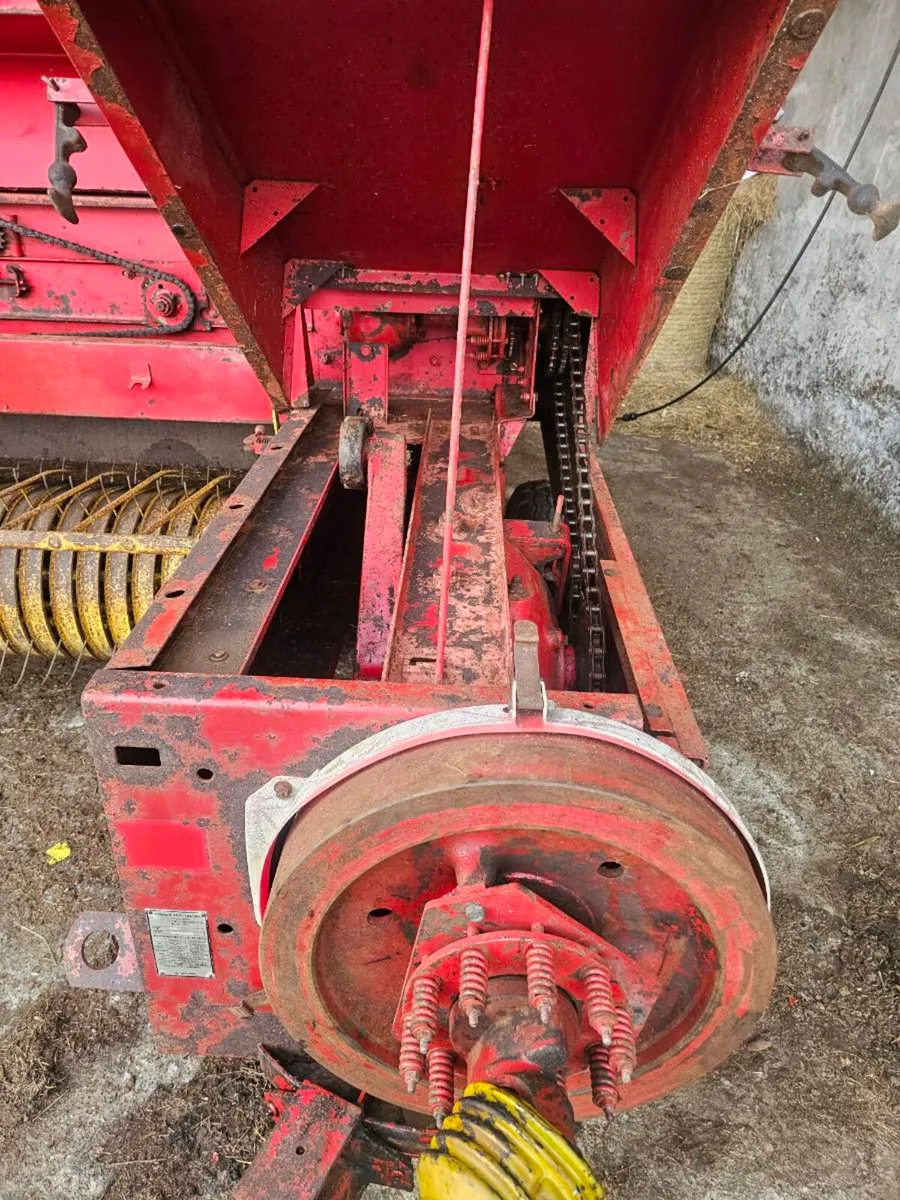 Newholland 376 Square baler for sale - Image 3