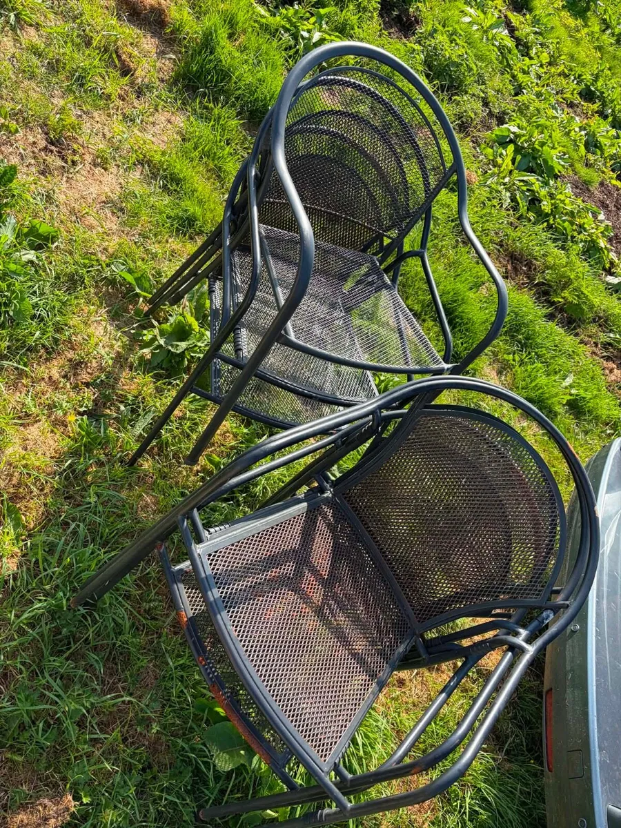 6 heavy iron chairs €80 - Image 2