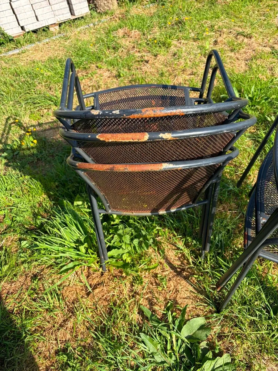 6 heavy iron chairs €80 - Image 4
