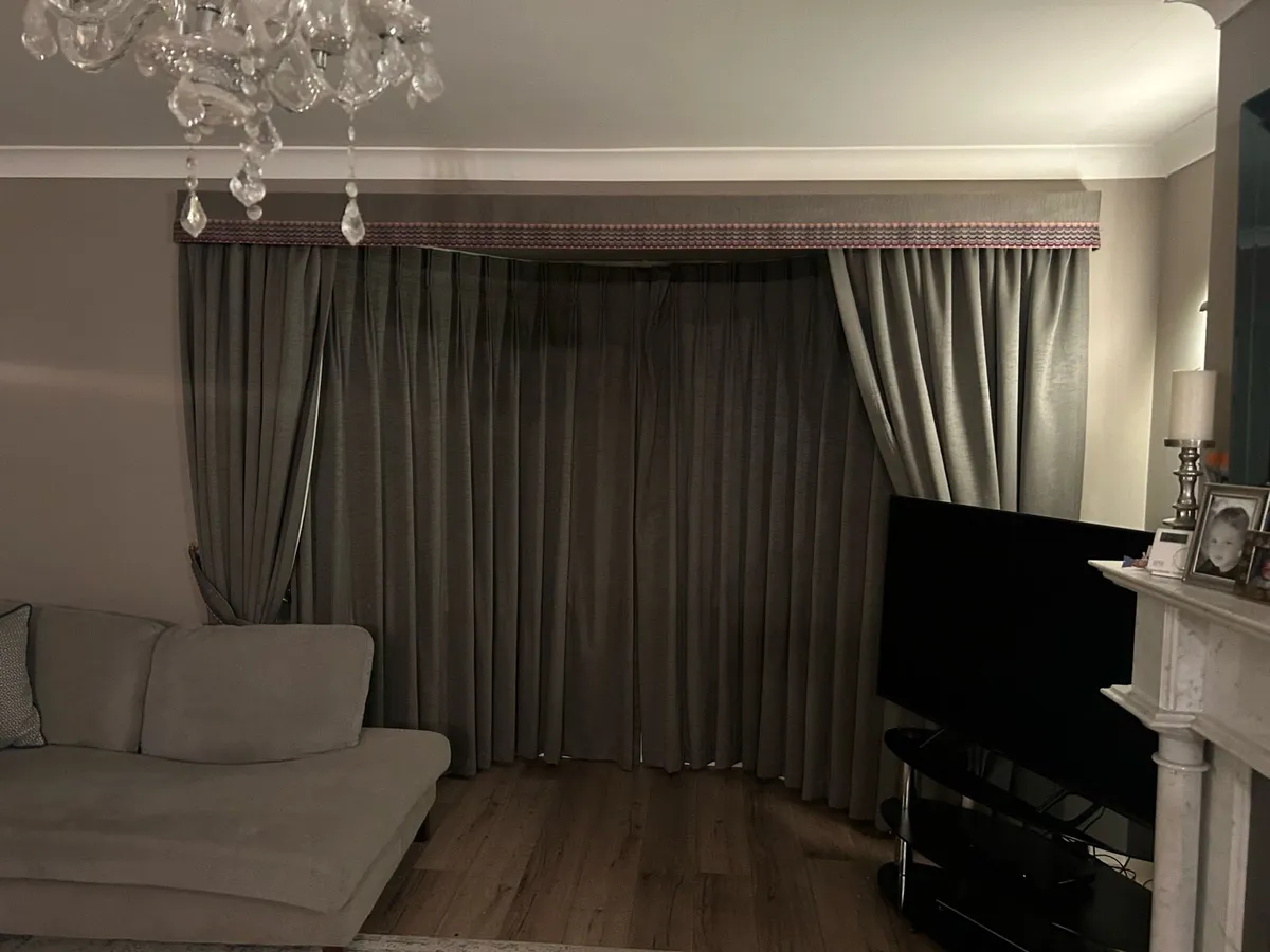 Curtains - Image 2