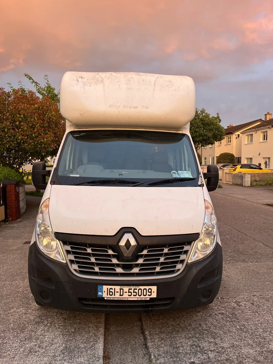 Renault master Box van with tail lift - Image 2