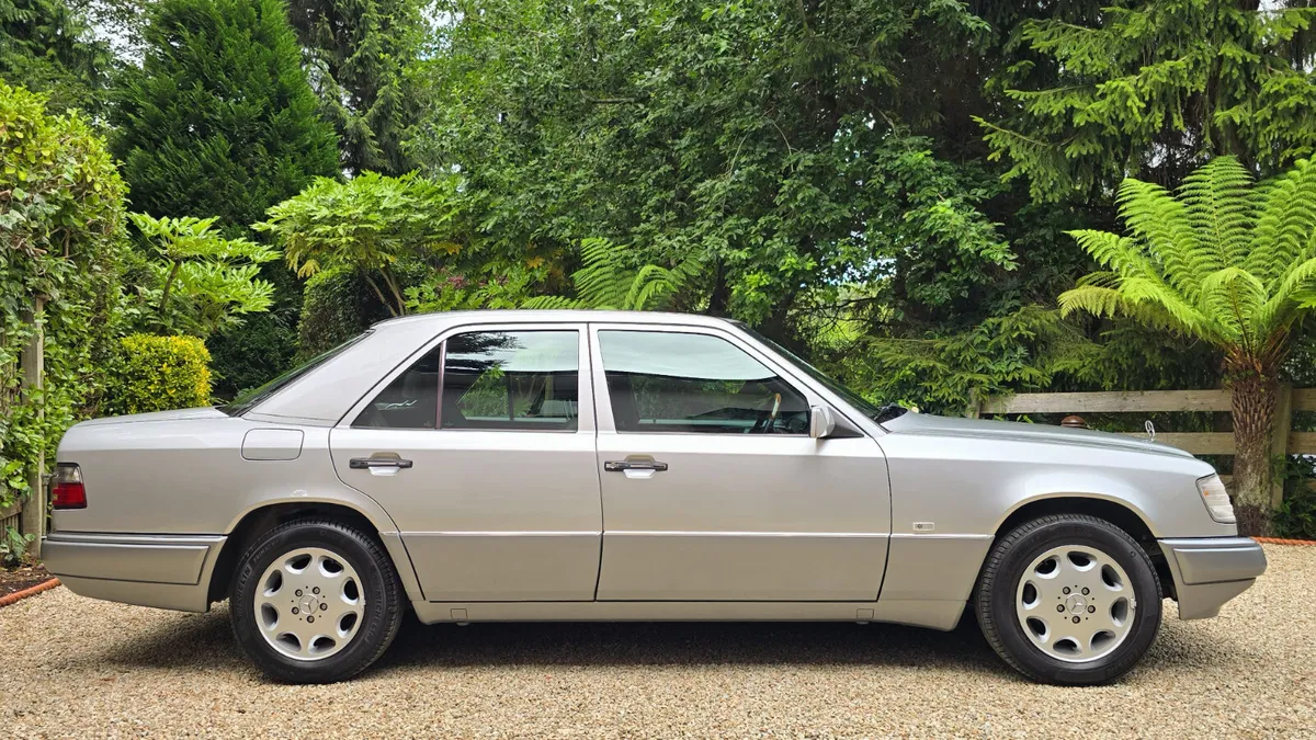 Mercedes E280 - Superb condition with low miles. - Image 3