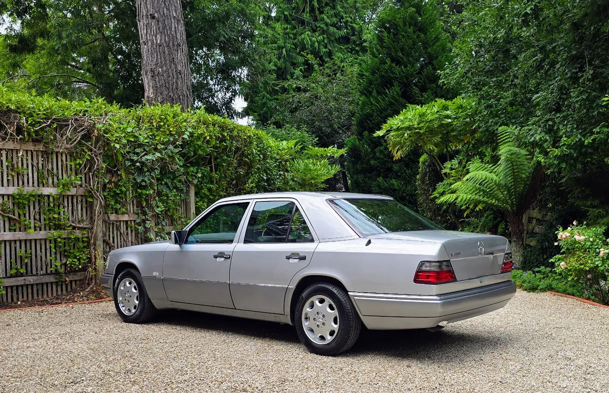 Mercedes E280 - Superb condition with low miles. - Image 4