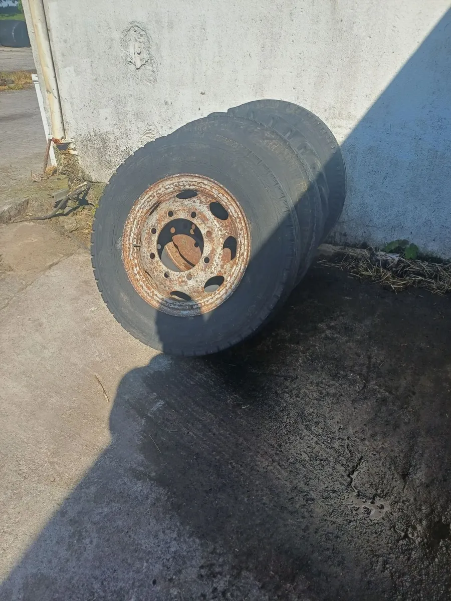 825x20 tyres - Image 2