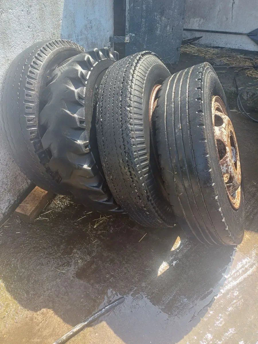 825x20 tyres - Image 3