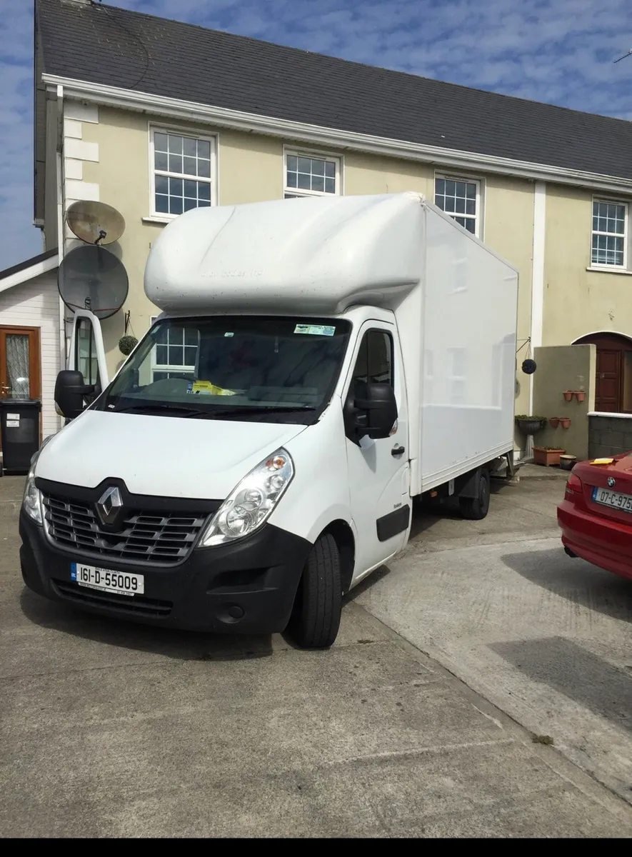 Renault master Box van with tail lift - Image 1