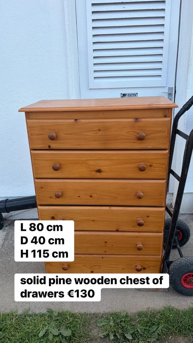Solid wooden chest of drawers - Image 1