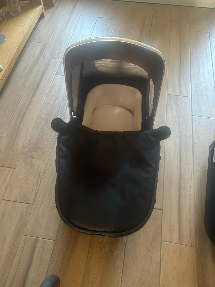 3 Piece silver cross buggy - Image 3