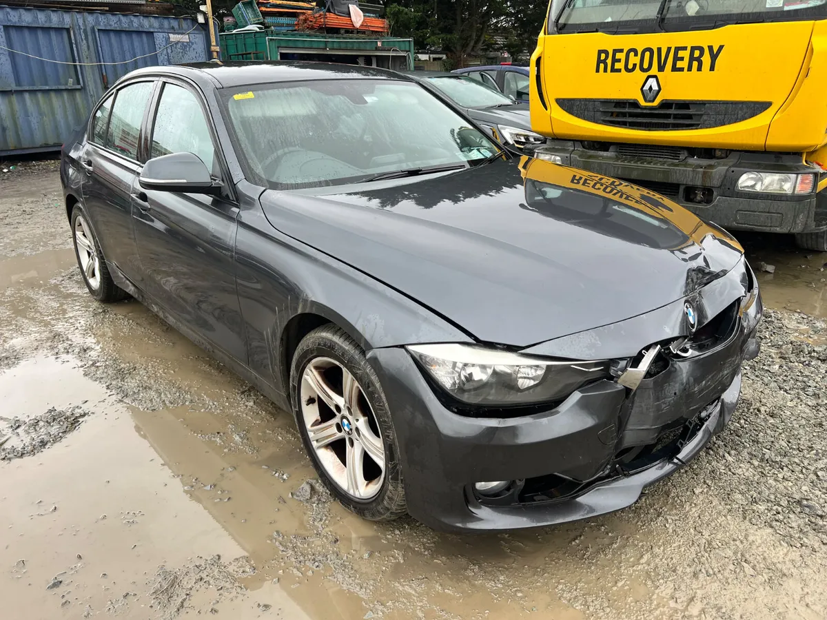 2012 Bmw 3-Series 2.0 Diesel driving - Image 2