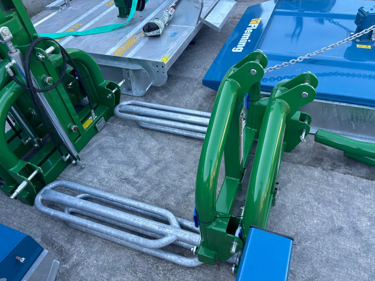 New Cashels Pick & Stack Bale Handlers - Image 4