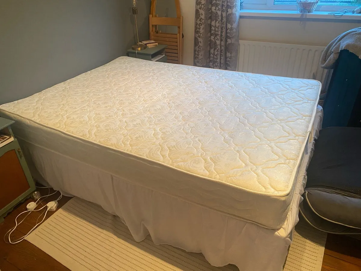 Double bed - Image 1