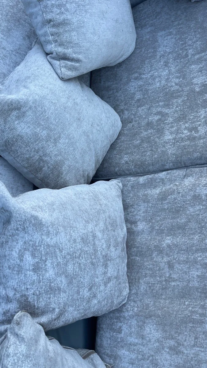 Large luxury modern corner sofa - Image 4