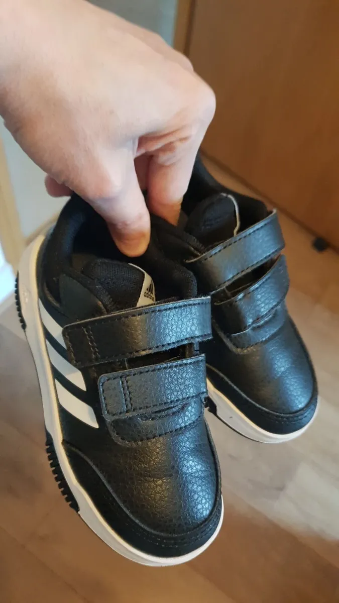 Toddler Adidas shoes size 26 - Image 2