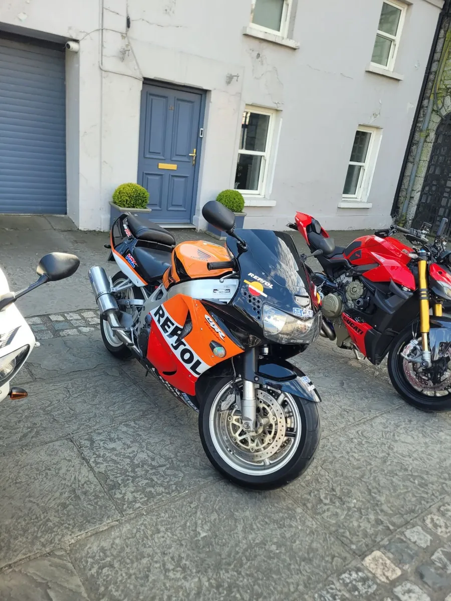 Honda CBR 1999 - Image 1