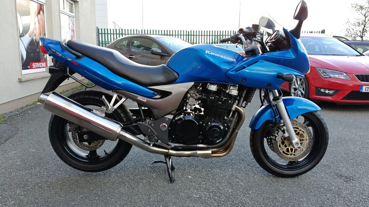 Kawasaki ZR-7S 2003 V.Low Kilometers Perfect Bike - Image 2
