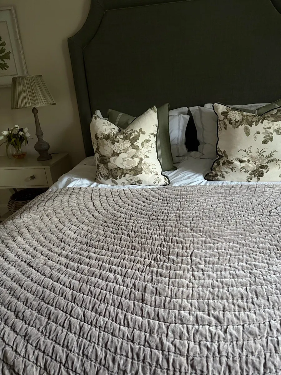 Blanc d’Ivoire luxury velvet bedspread - Image 1