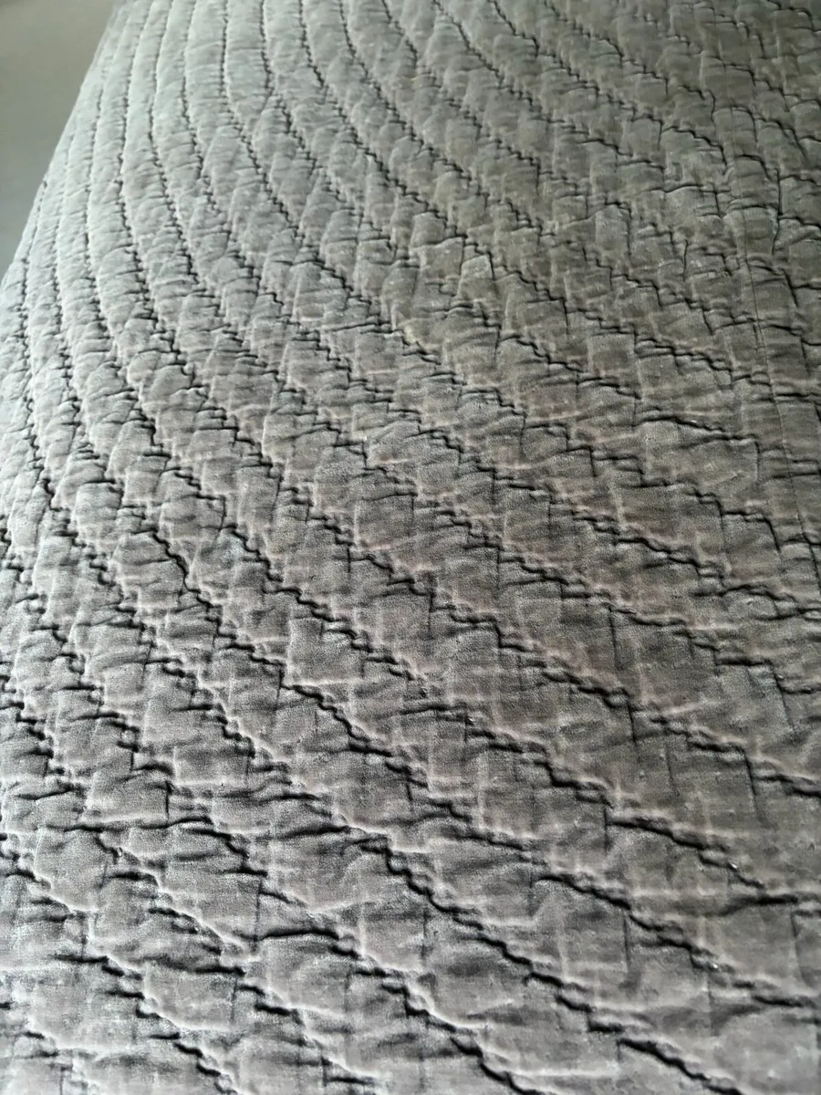 Blanc d’Ivoire luxury velvet bedspread - Image 2