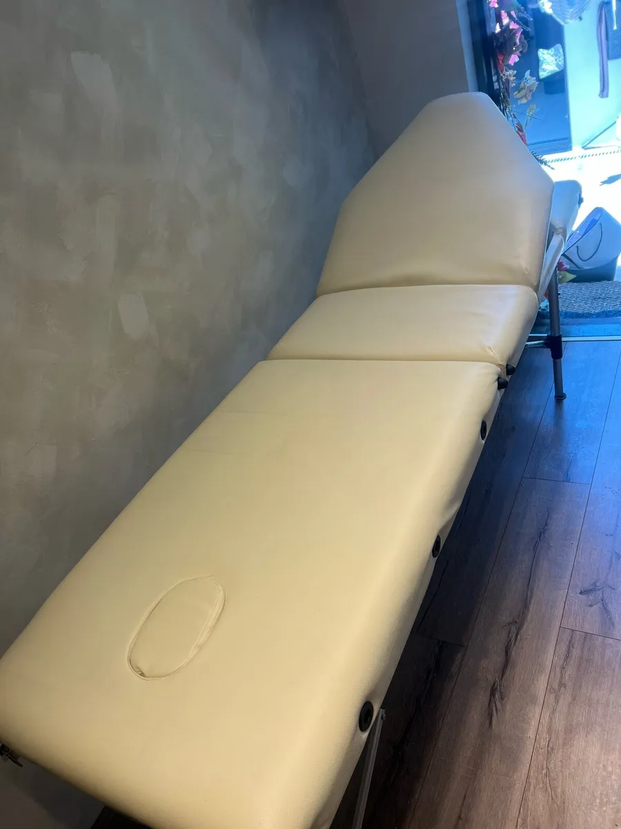 Beauty/Salon bed - Image 2